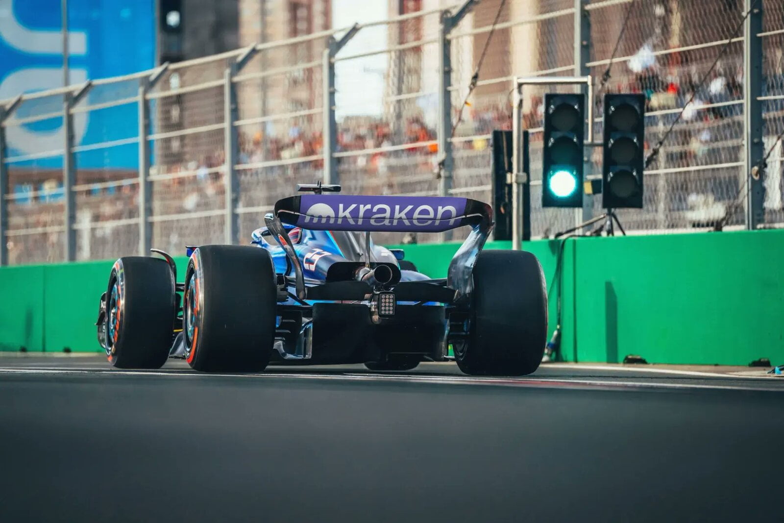 Kraken 與 F1 的威廉姆斯賽車隊合作，成為其首個加密貨幣合作夥伴