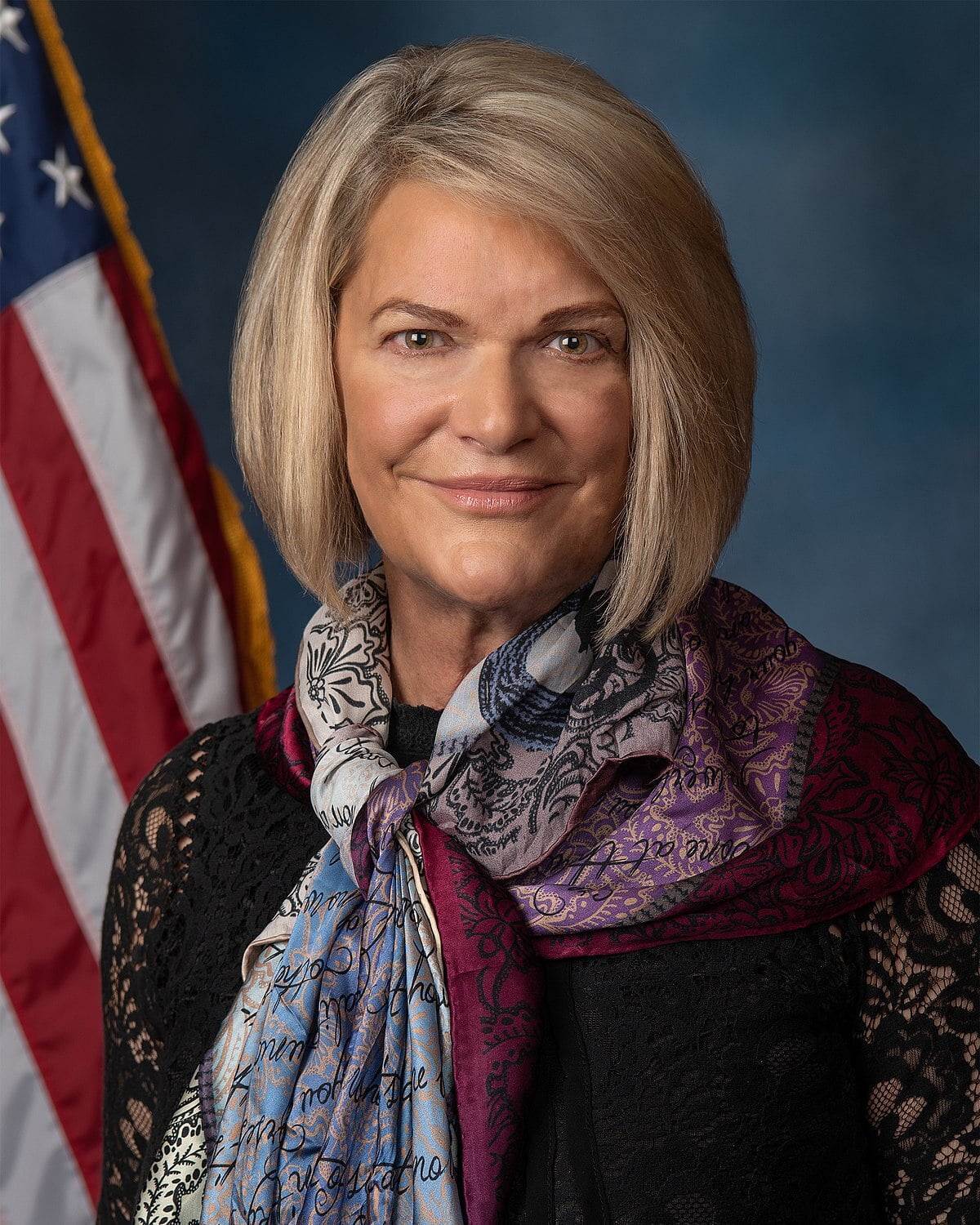 參議員 Cynthia Lummis 批評 SEC 針對 Coinbase 的行動，稱立法者正在製定加密貨幣監管法案
